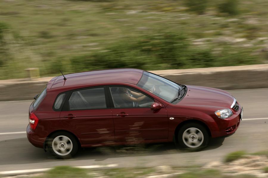  Kia Cerato Hatchback (LD) 2004 года  (WW) (фото 22 из 27)